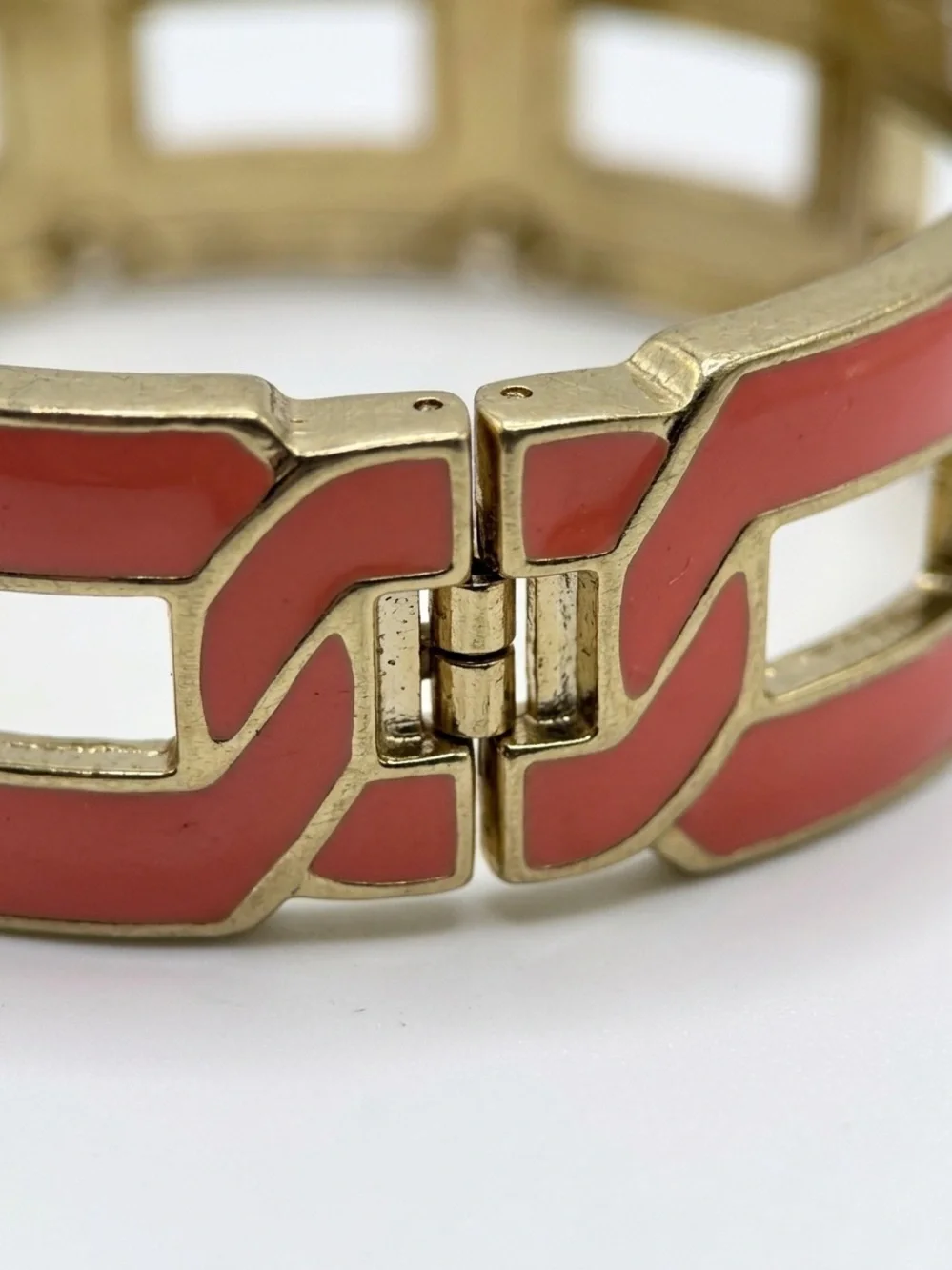 Vintage Gold-Tone Coral Enamel Geometric Link Hinged Bangle Bracelet